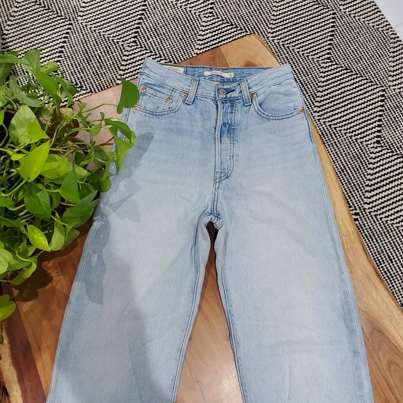 LEVI'S Infamous Ribcage Straight '22 Edition Light Blue Wash Jeans - Picture 10 of 13